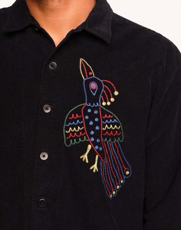 OLOW Decré Take Off Cord-Overshirt in Schwarz – Detailansicht der Vogelstickerei