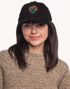 Model trägt die schwarze OLOW Blossom Yourself Cap – Vorderansicht