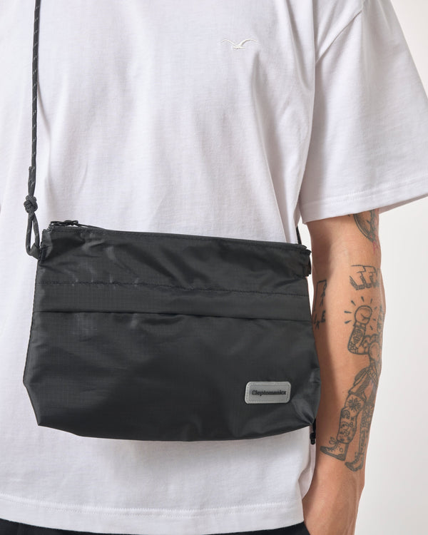 Cleptomanicx BigLite Shoulderbag schwarz