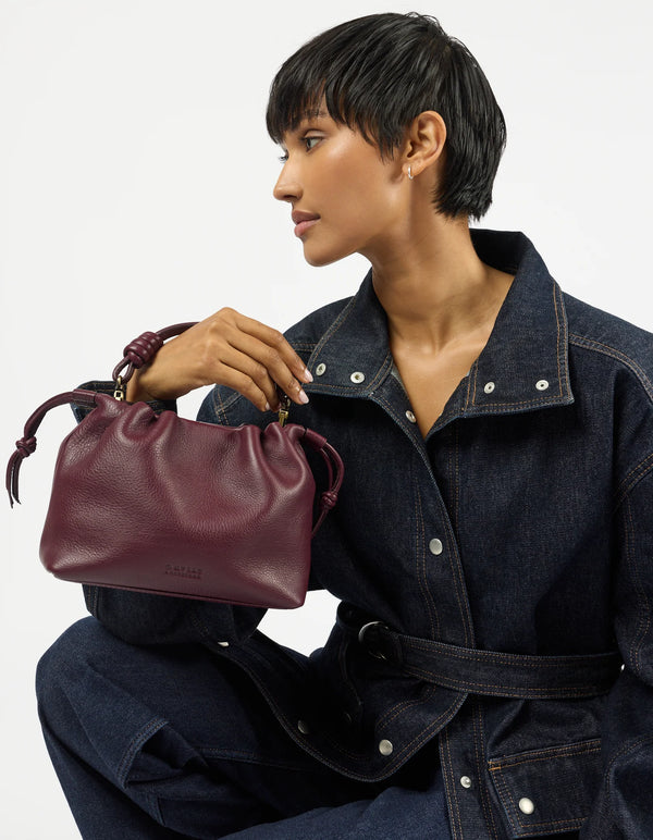 O MY BAG Kiki Mini Dark Cherry Soft Grain Ledertasche rot braun