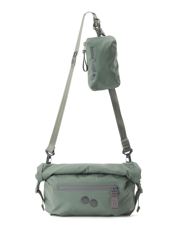 pinqponq Aksel Crossbody Bag Pure Sage – Vorderansicht