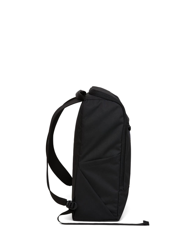 pinqponq Purik Rucksack Rooted Black – Seitenansicht