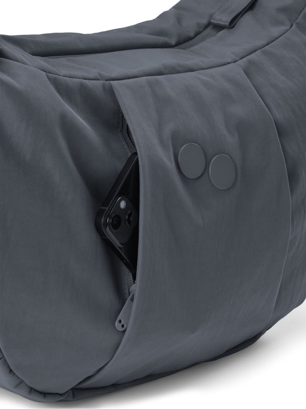 pinqponq Krumm Large Crinkle Black Crossbody Bag Tasche unisex schwarz