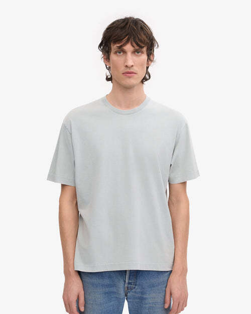 Colorful Standard Oversized Organic T-Shirt Herren Faded Grey am Model – Vorderansicht