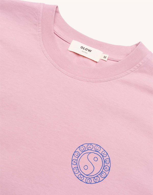 OLOW Taijitu T-Shirt in Rosa-Lila – Rundhalsausschnitt und Brustprint