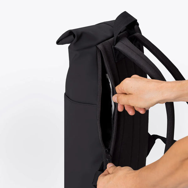 Ucon Acrobatics Hajo Mini Lotus Infinity Black BackpackRolltop Rucksack schwarz