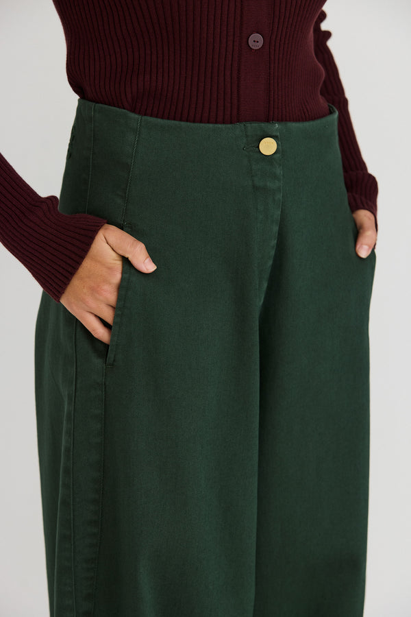 SKFK Mari Trouser Dark Green Damen GOTS Barrel Pants grün
