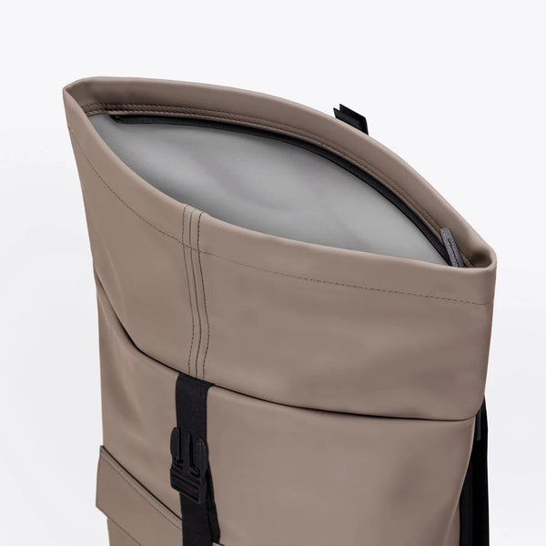 Ucon Acrobatics Jannik Medium Lotus Infinity Dark Sand Rolltop Rucksack beige