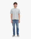 Colorful Standard Oversized Organic T-Shirt Herren Faded Grey am Model – Ganzkörperansicht