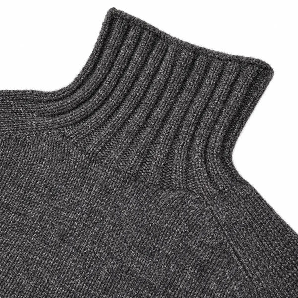 Harley of Scotland Lammwoll-Rollkragenpullover Herren Anthrazit – Wollstruktur im Detail