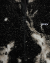OBEY Deer Sherpa Jacket Black Multi – Detail mit Logo und Hirschmotiv