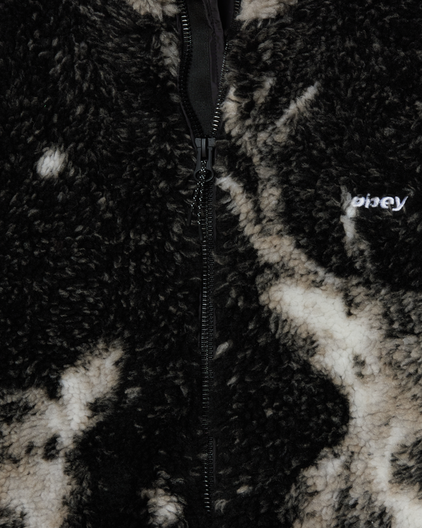 OBEY Deer Sherpa Jacket Black Multi – Detail mit Logo und Hirschmotiv