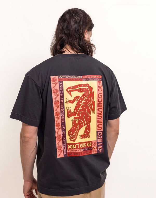 Olow Niloticus Noir Carbone T-Shirt Unisex anthrazitschwarz – Rückansicht am Model
