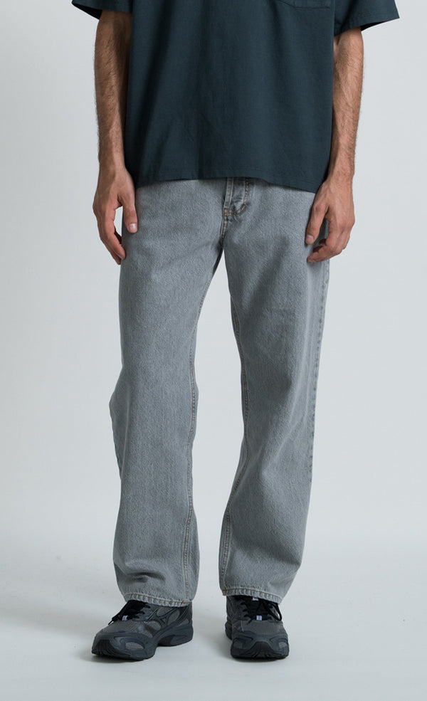 Wooden Store Original Vintage Fog Jeans Herren grau – Modelaufnahme
